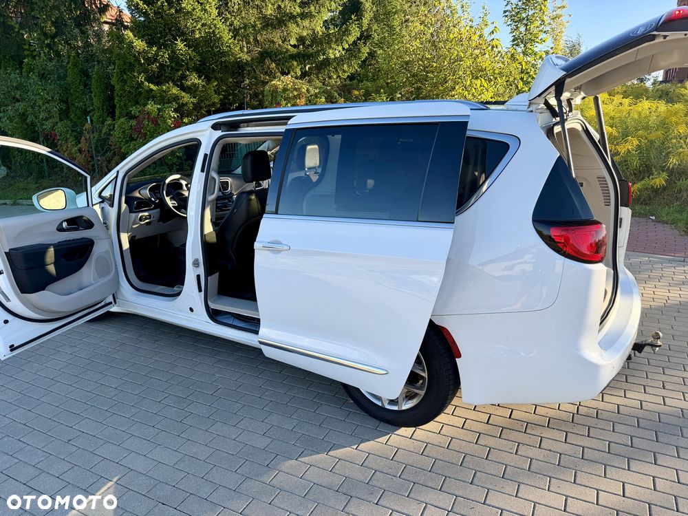 Chrysler Pacifica - 3