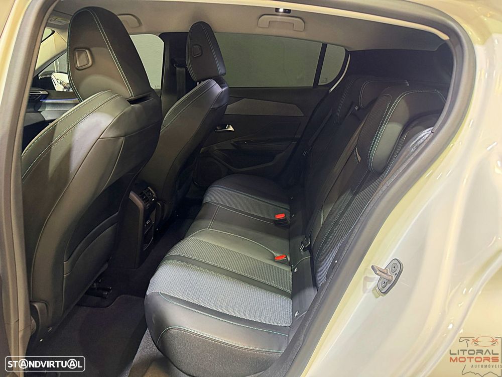 Peugeot 308 1.2 PureTech Allure Pack - 17