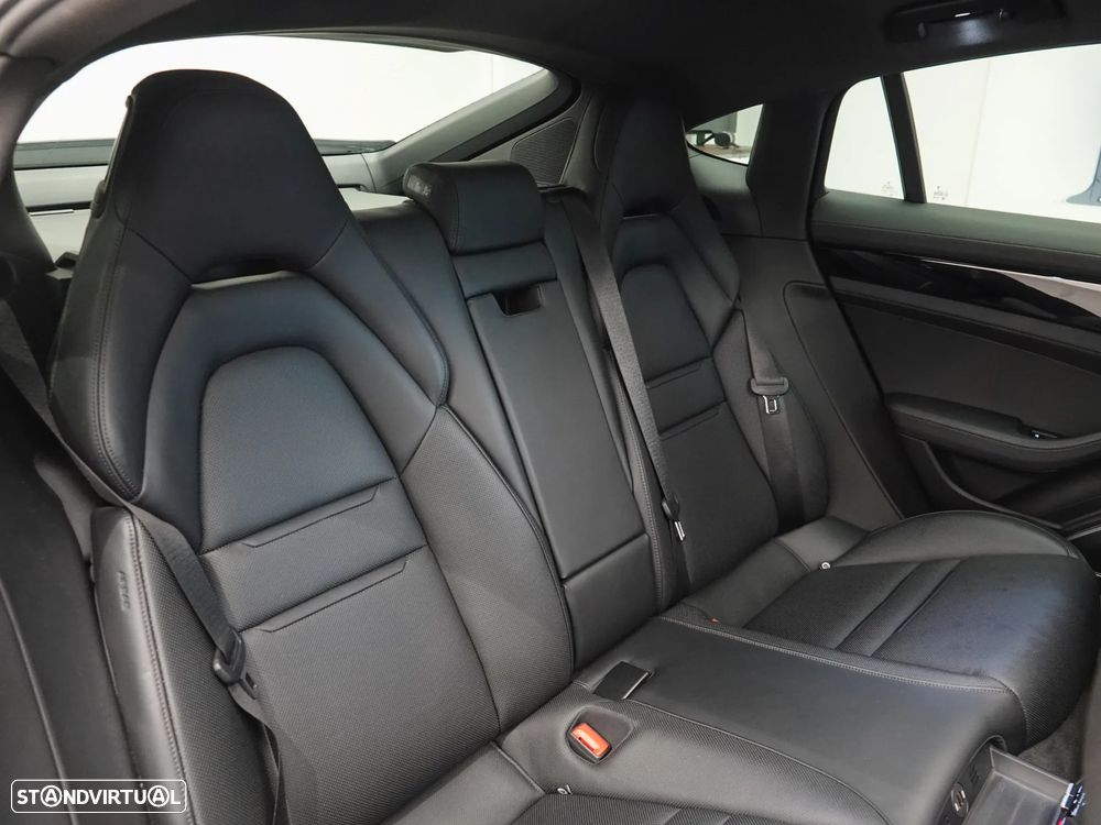 Porsche Panamera 4 E-Hybrid - 48