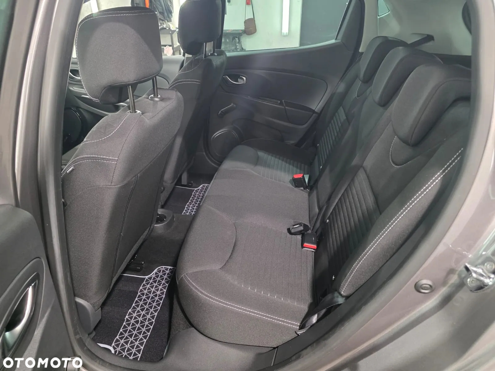 Renault Clio 1.2 16V 75 LIMITED - 33