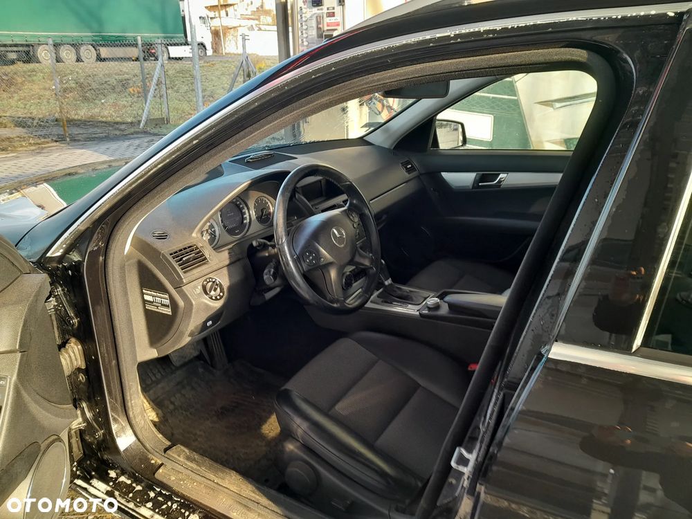 Mercedes-Benz Klasa C 180 CGI Automatik BlueEFFICIENCY Avantgarde - 9
