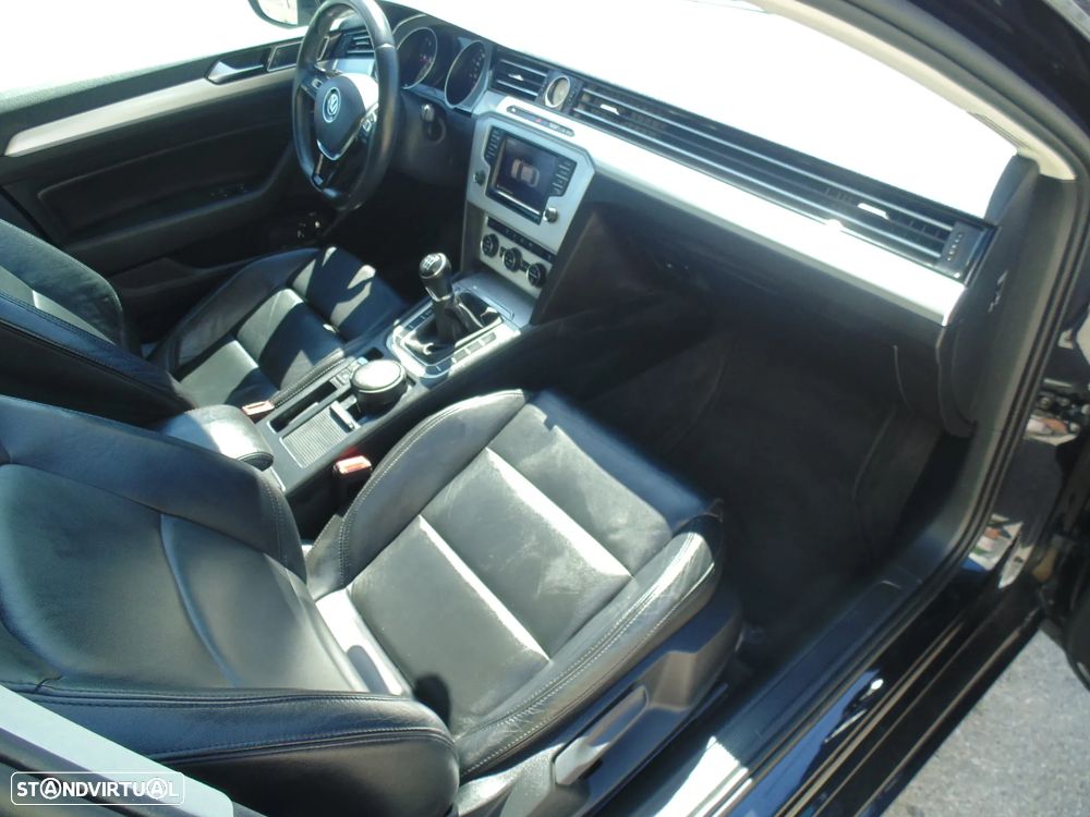 VW Passat 1.6 TDI Highline - 18