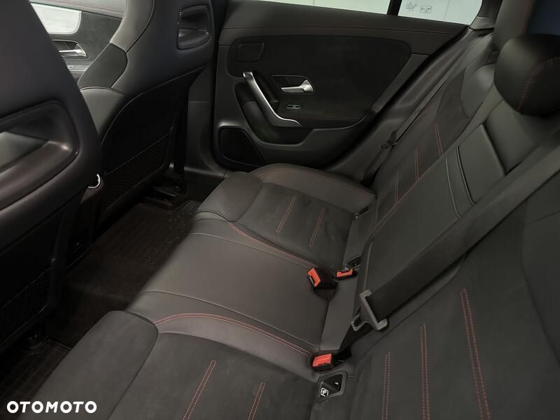 Mercedes-Benz CLA 250 4-Matic AMG Line 7G-DCT - 19