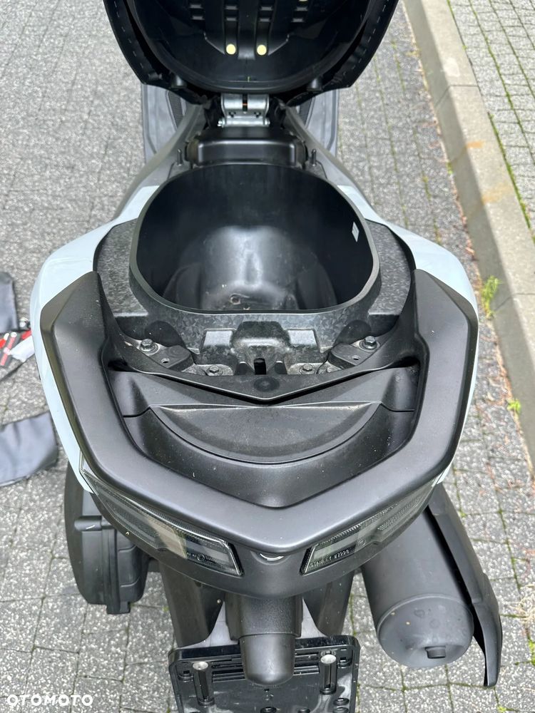 Yamaha NMAX - 16