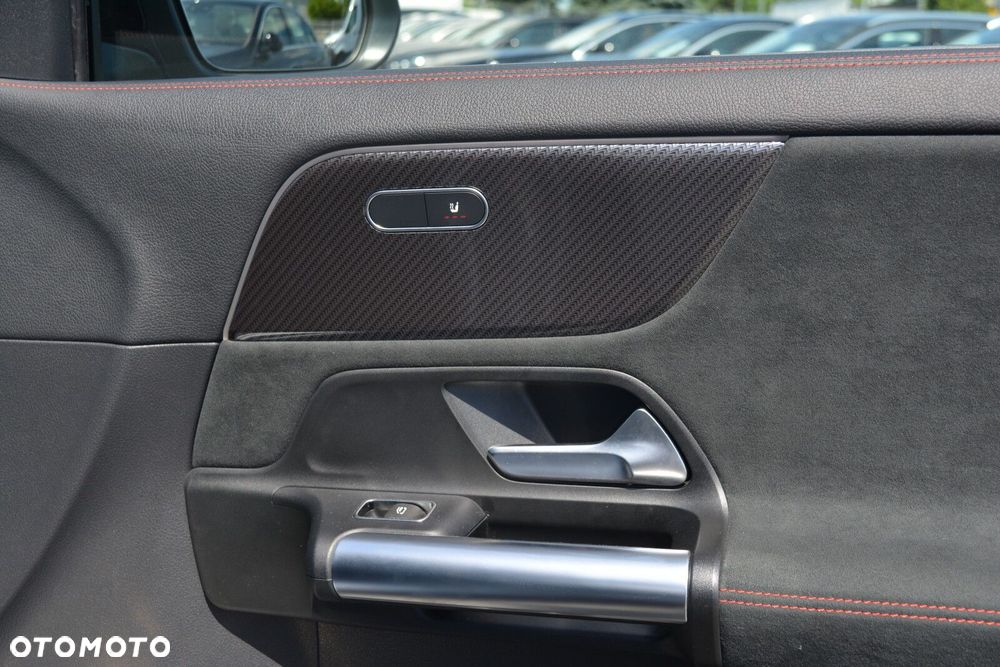 Mercedes-Benz GLA - 26