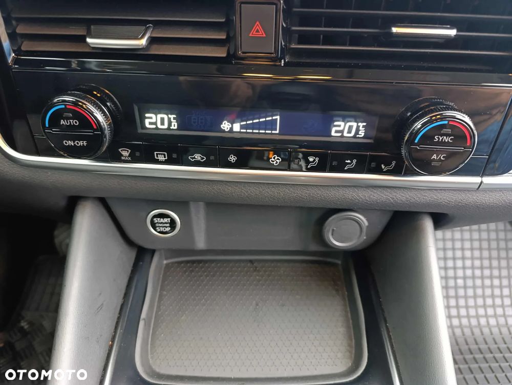 Nissan Qashqai 1.3 DIG-T N-Connecta DCT - 17