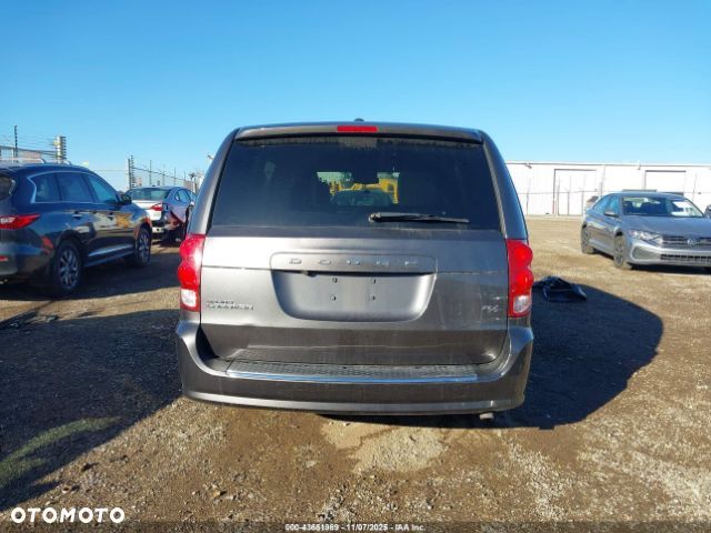 Dodge Grand Caravan 3.6 R/T - 32