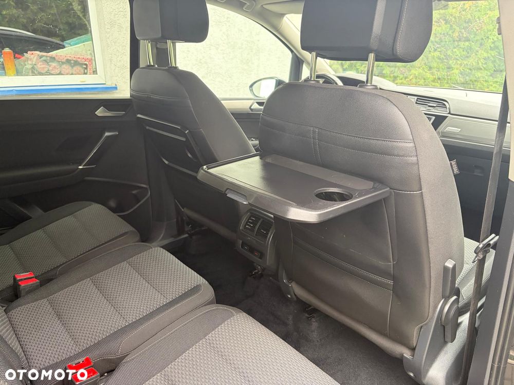 Volkswagen Touran - 17