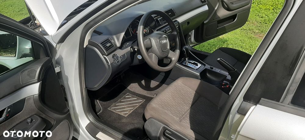 Audi A4 Limousine - 10