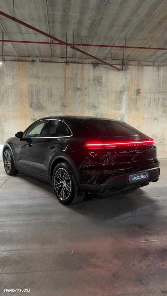 Porsche Macan Electric 4 - 7