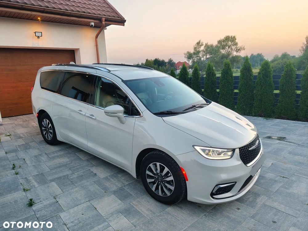 Chrysler Pacifica - 16