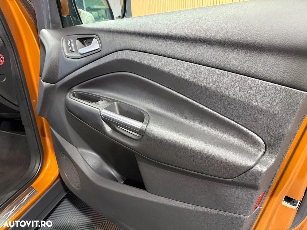 Ford Kuga 2.0 TDCi 4WD Powershift Titanium - 25