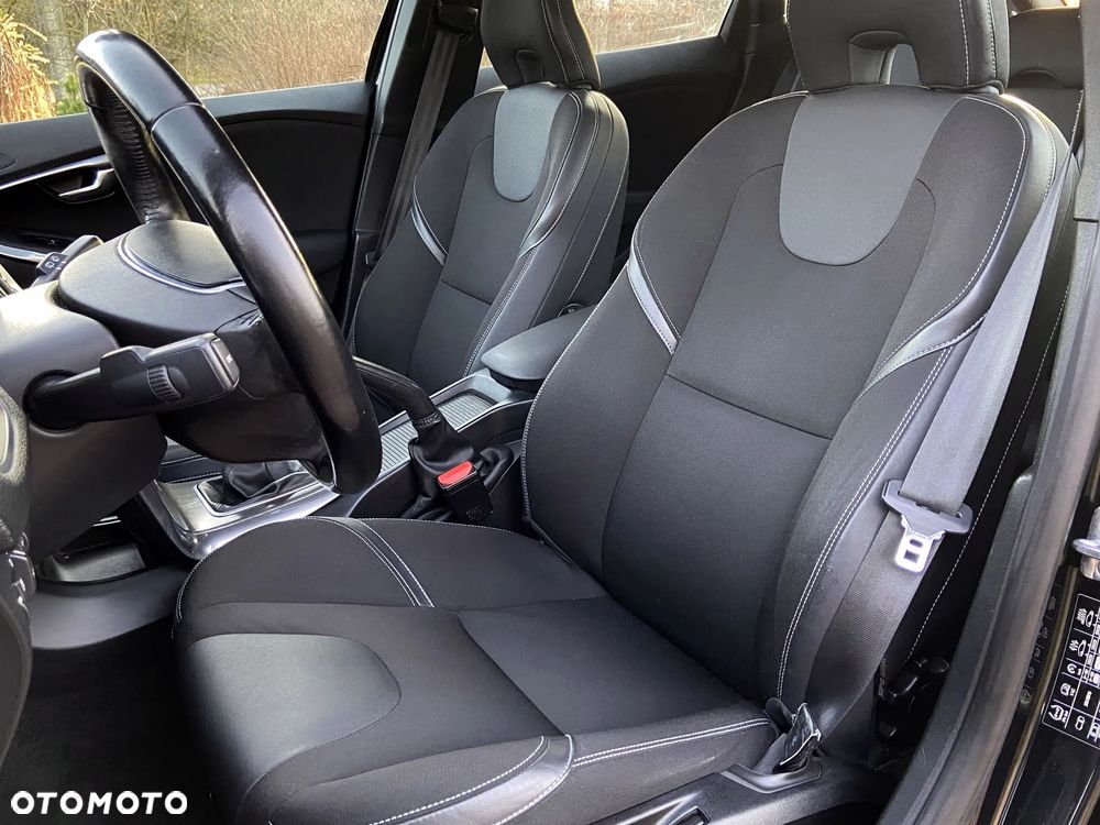 Volvo V40 D3 Momentum - 25
