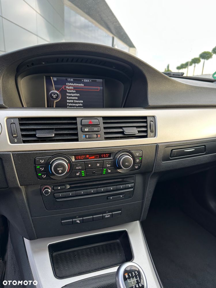 BMW Seria 3 318d DPF Edition Sport - 31