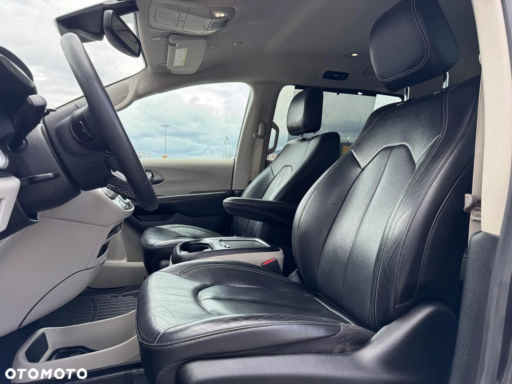 Chrysler Pacifica - 25