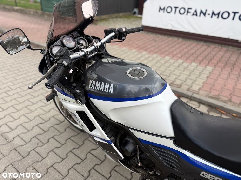 Yamaha FZ - 23