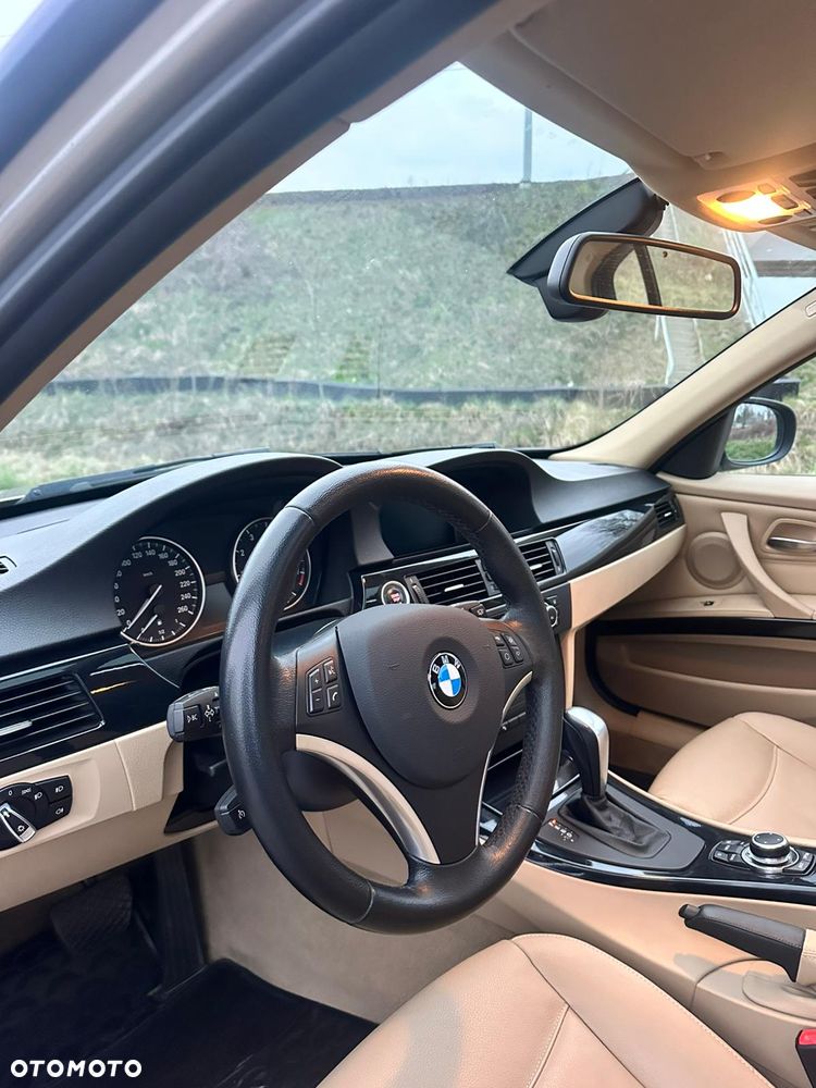 BMW Seria 3 320i - 25