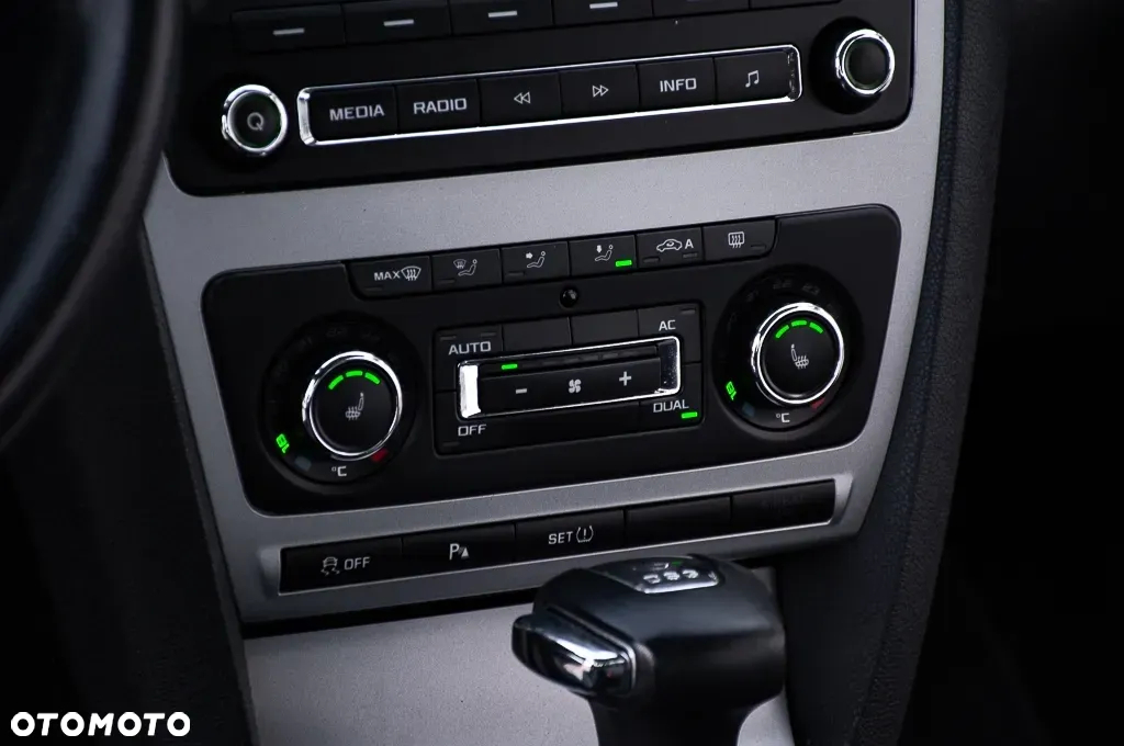 Skoda Octavia Combi 2.0 TDI DPF DSG Ambition - 31