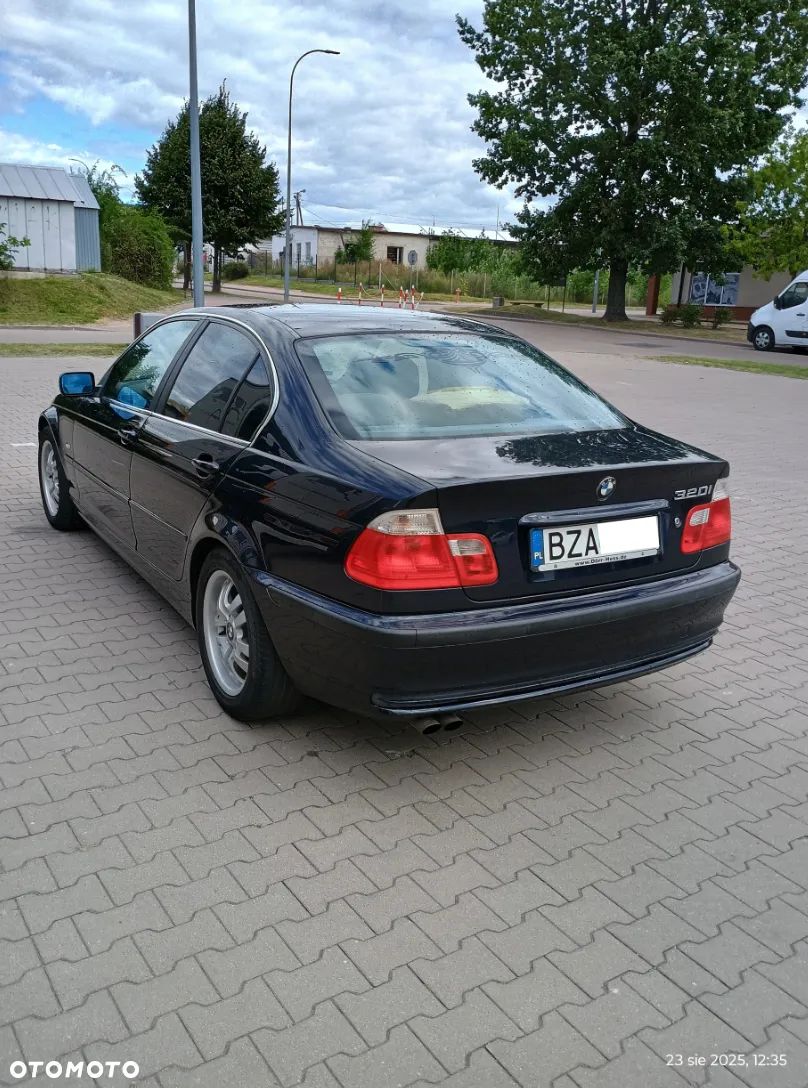 BMW Seria 3 320i - 1