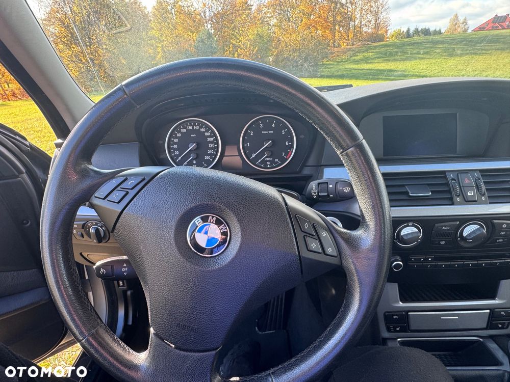 BMW Seria 5 523i - 11