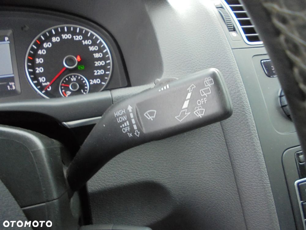 Volkswagen Touran 2.0 TDI DPF BlueMotion Technology DSG Highline - 24