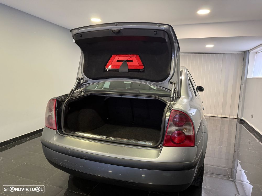 VW Passat 1.9 TDi Trendline 4M - 19