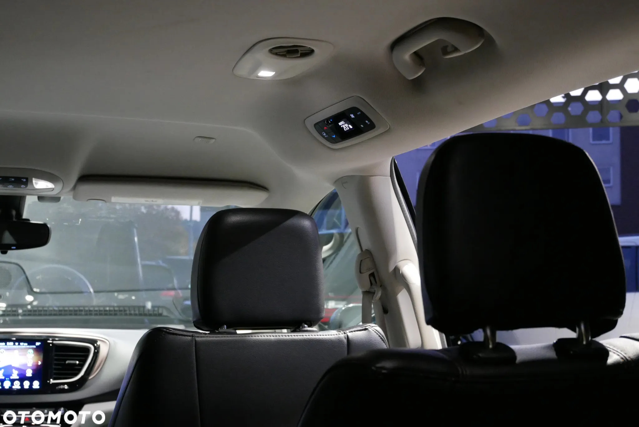 Chrysler Pacifica - 35