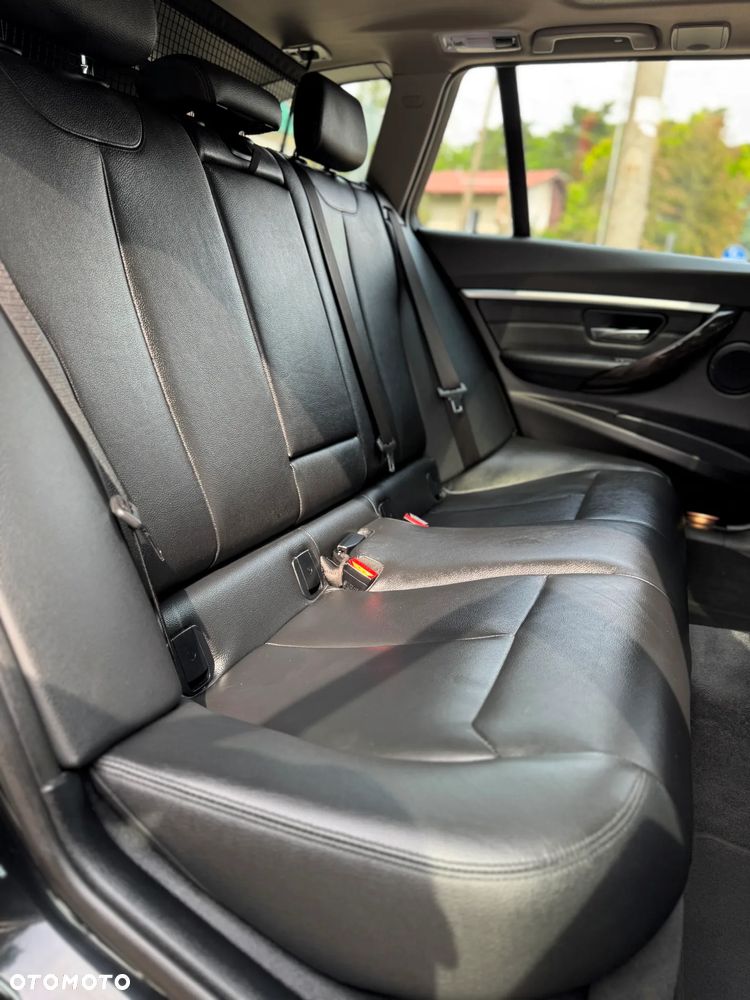BMW Seria 3 320d xDrive Edition Luxury Line Purity - 33