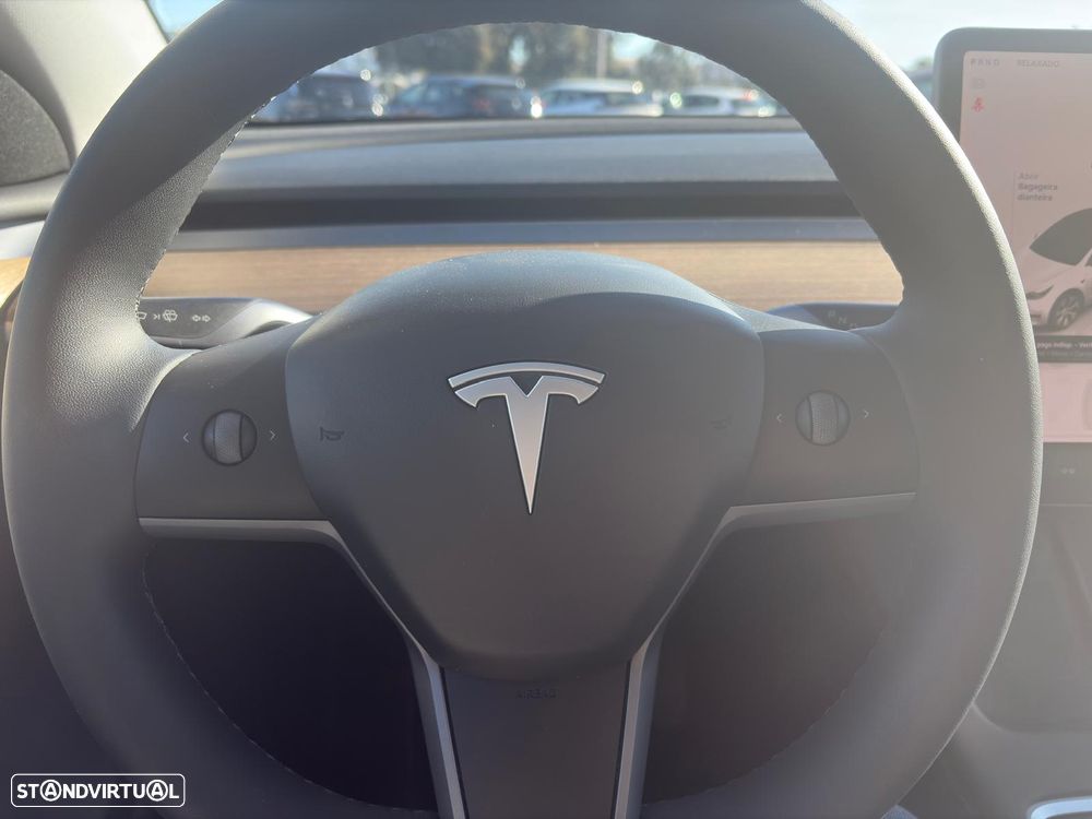 Tesla Model Y Long Range Dual Motor AWD - 11