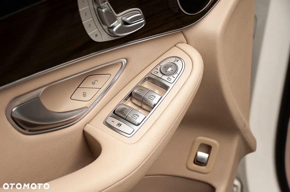 Mercedes-Benz GLC 300 4Matic 9G-TRONIC AMG Line - 31