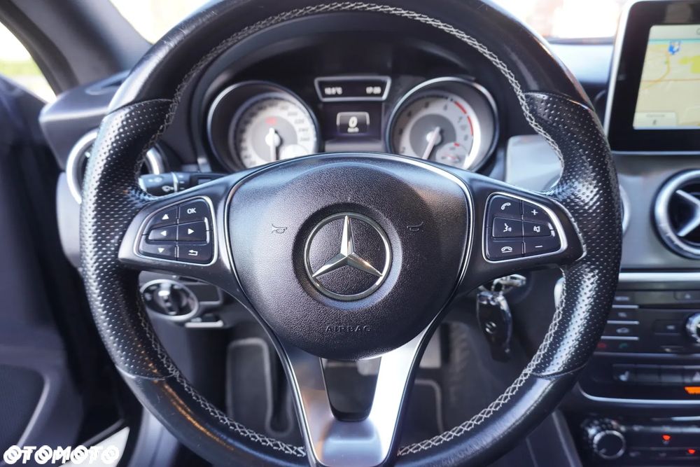 Mercedes-Benz CLA 200 Peak Edition - 19