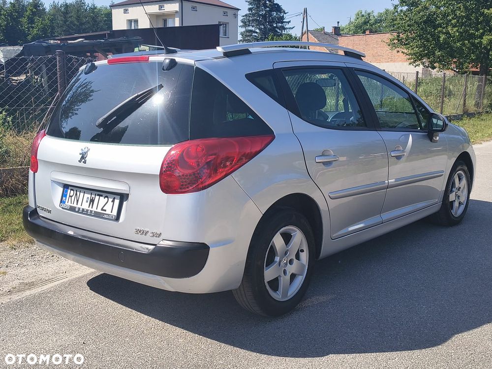 Peugeot 207 - 10