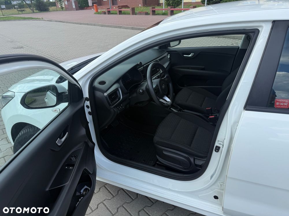 Kia Rio 1.4 L - 5