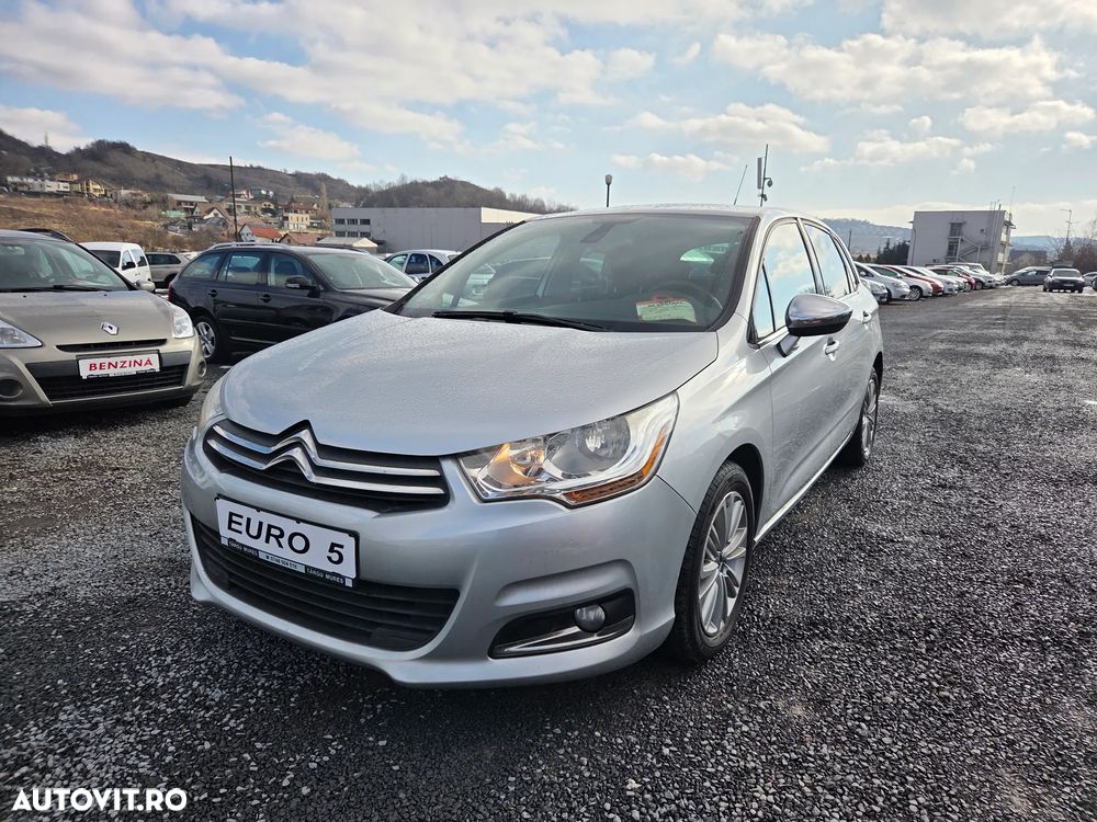 Citroën C4 1.6 16V Confort - 2