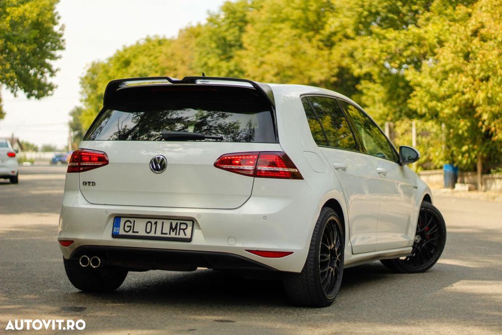 Volkswagen Golf 2.0 TDI DPF BMT DSG GTD - 2