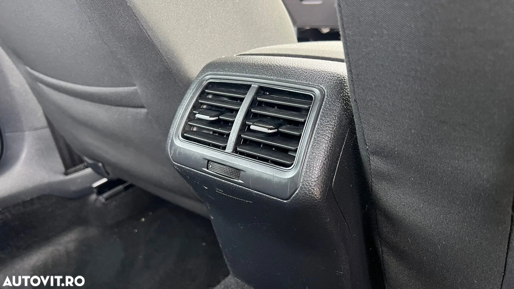 Volkswagen Golf - 22