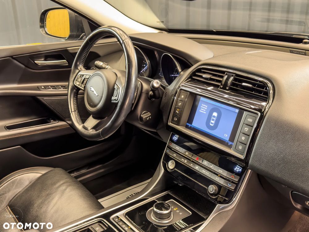 Jaguar XE 20d Prestige - 17