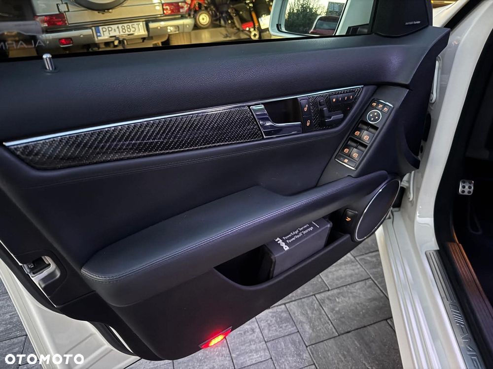 Mercedes-Benz Klasa C 63 AMG 7G-TRONIC Performance Plus SPORT EDITION - 7