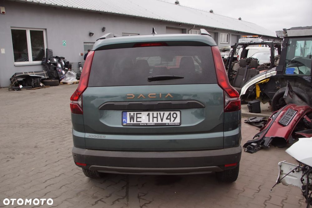 Auto na części - Dacia Jogger Lift 1.0 TCE 100 KM H4D480 TEDQK 2025R Silnik Skrzynia Drzwi Klapa Zderzak Błotnik Lampa Lusterko Klamka Szyba Deska Kokpit Sterownik Moduł Czujnik Licznik Wyświetlacz Panel Kierownica - 5