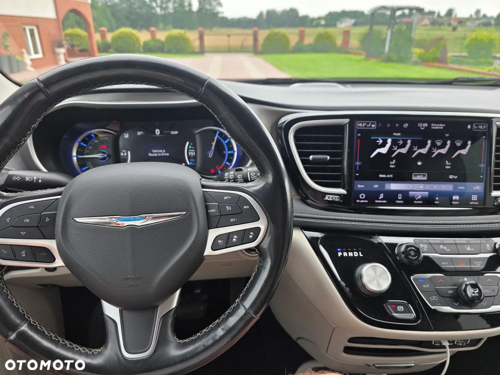 Chrysler Pacifica - 13