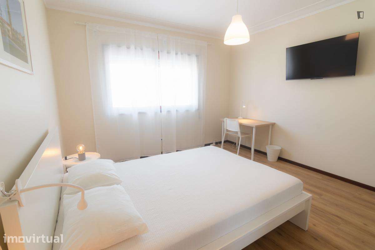 Quarto - localizado em Vila nova de gaia - Grande imagem: 3/12