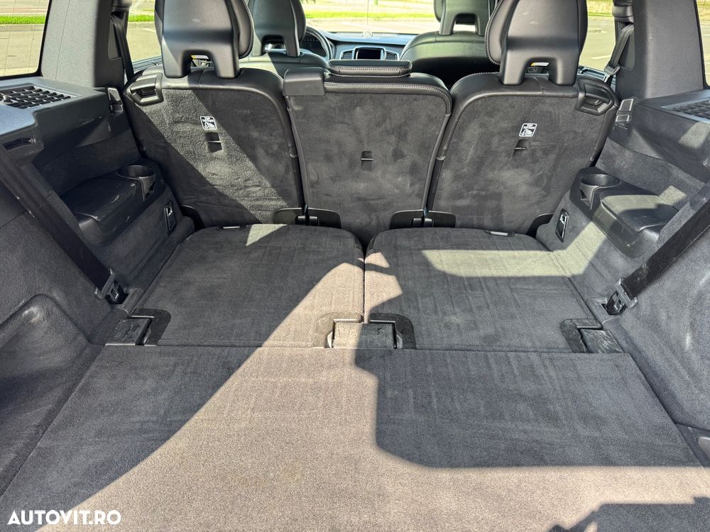 Volvo XC 90 D5 AWD Geartronic RDesign - 11