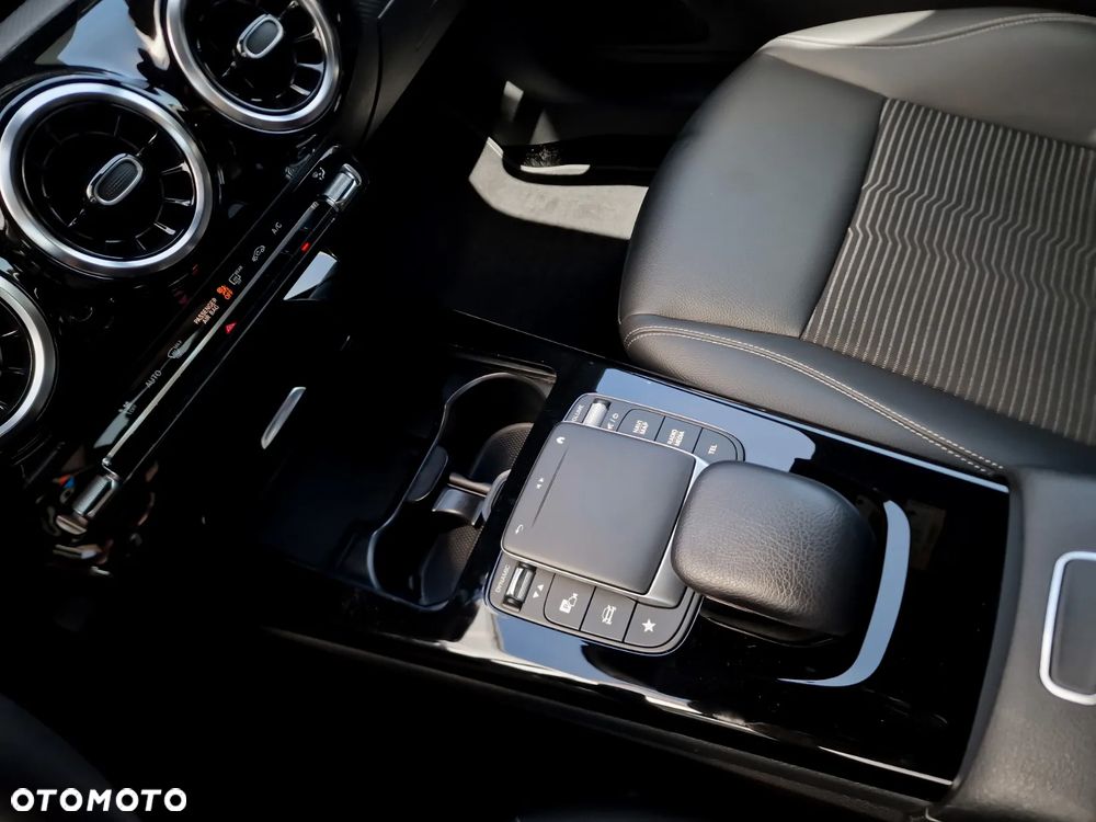 Mercedes-Benz Klasa A 200 d Progressive 8G-DCT - 11