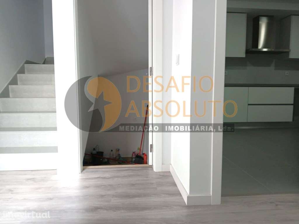 Moradia Geminada T3+1, Áreas Grandes. Fernão Ferro - Grande imagem: 5/20