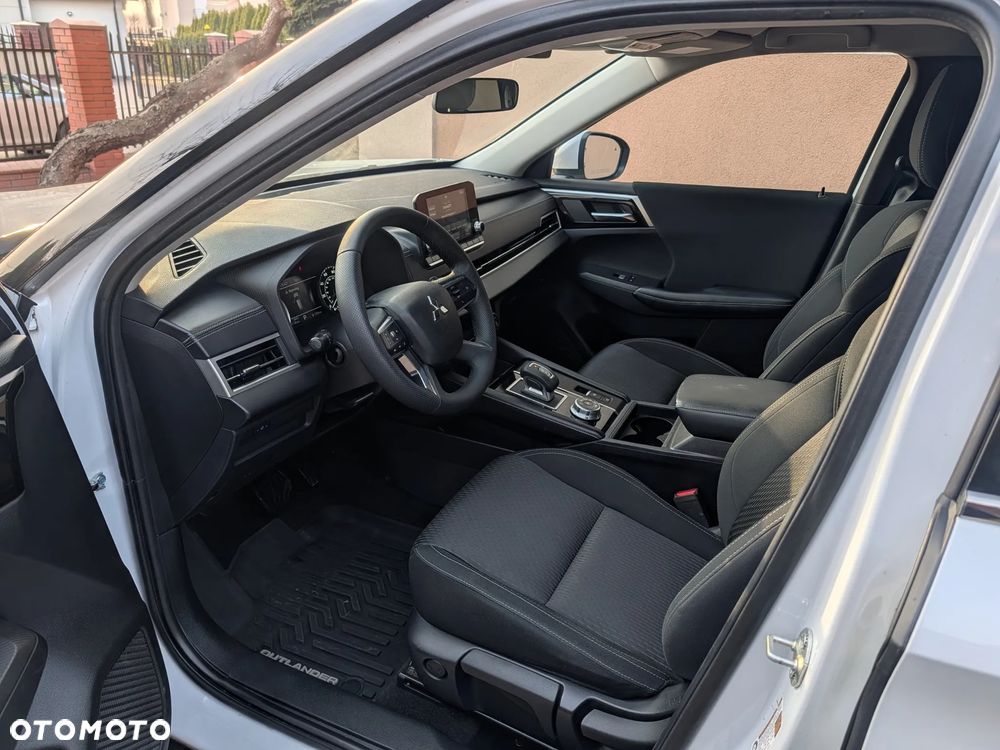 Mitsubishi Outlander - 7