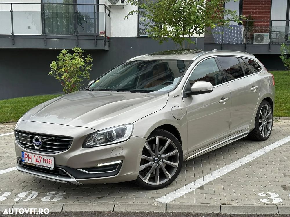 Volvo V60 D6 Plug-In-Hybrid AWD Geartronic Pure Limited - 1