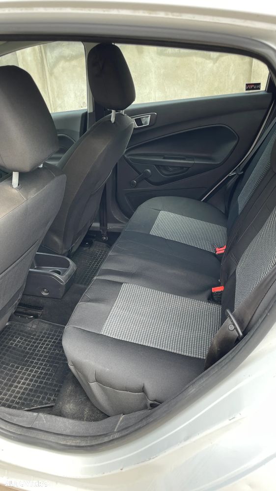 Ford Fiesta 1.5 TDCi DPF Trend - 8