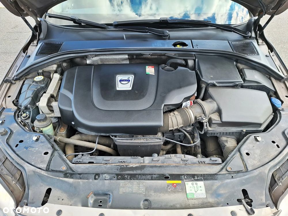 Volvo XC 70 D5 AWD Kinetic - 9