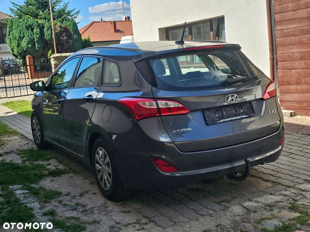 Hyundai i30 blue Kombi 1.6 CRDi Classic - 4