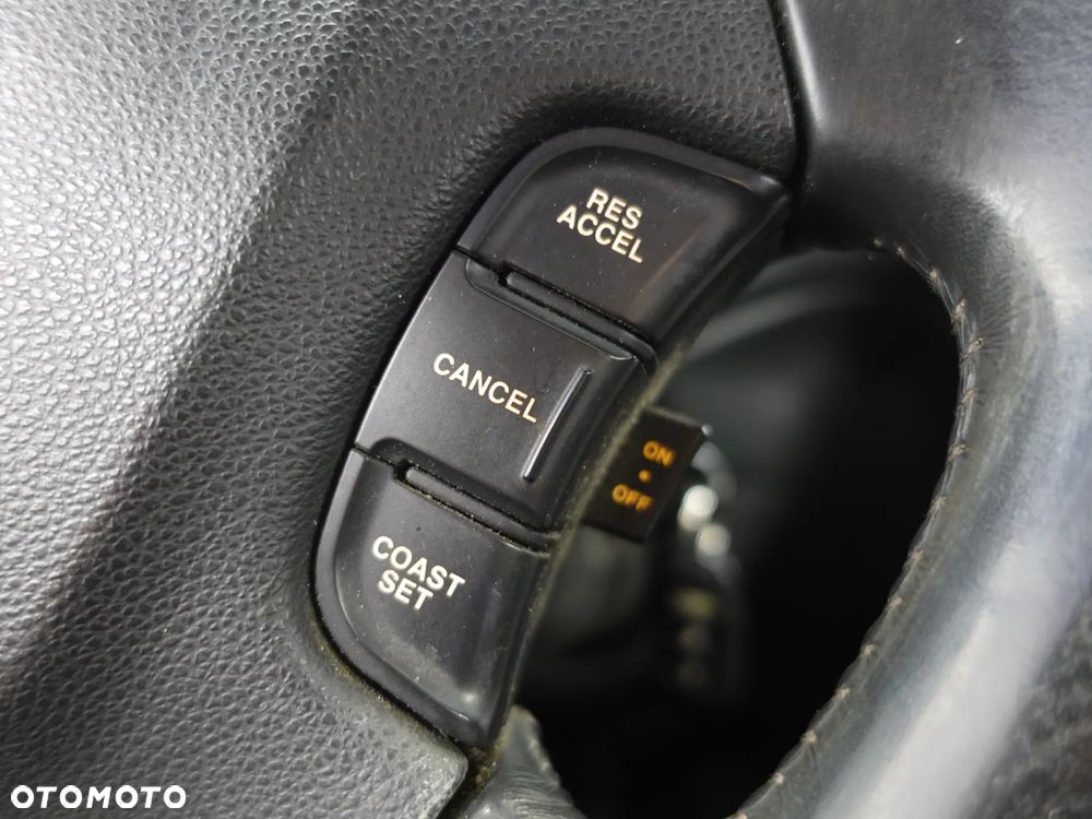 Kia Carens - 33